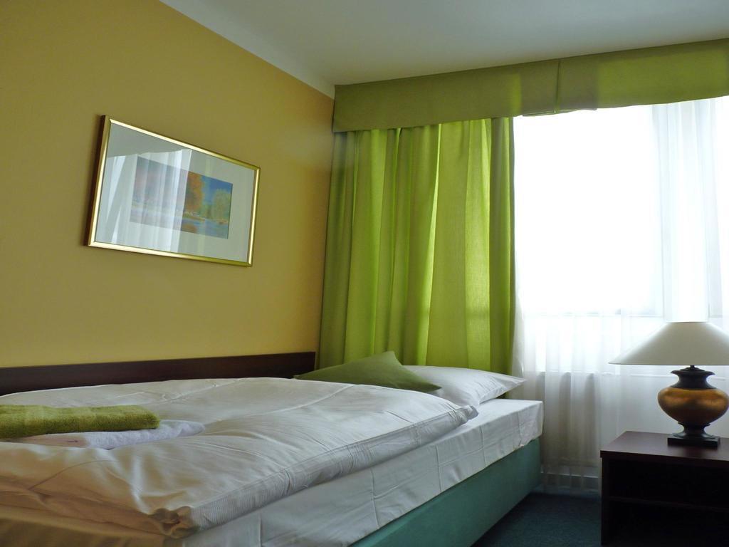 Hotel & Hostel Florian براغ المظهر الخارجي الصورة