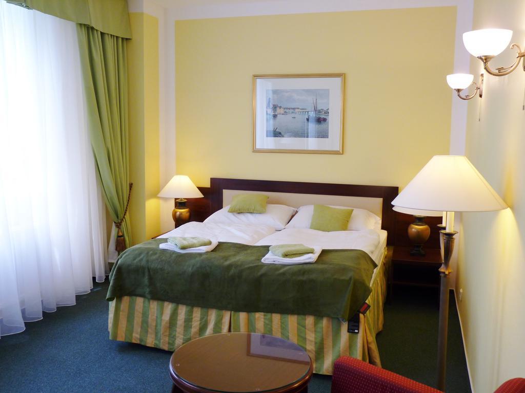 Hotel & Hostel Florian براغ الغرفة الصورة