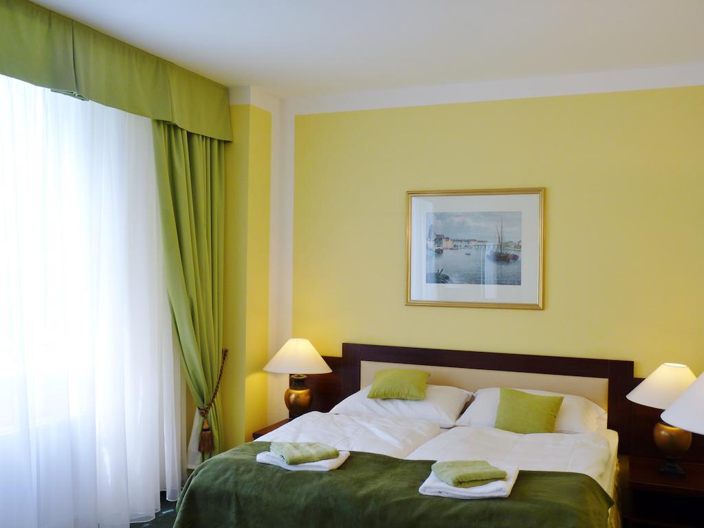 Hotel & Hostel Florian براغ الغرفة الصورة