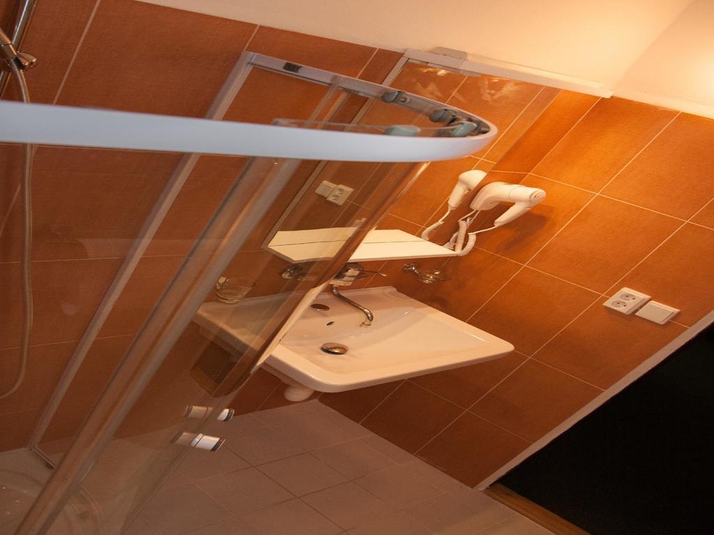 Hotel & Hostel Florian براغ المظهر الخارجي الصورة