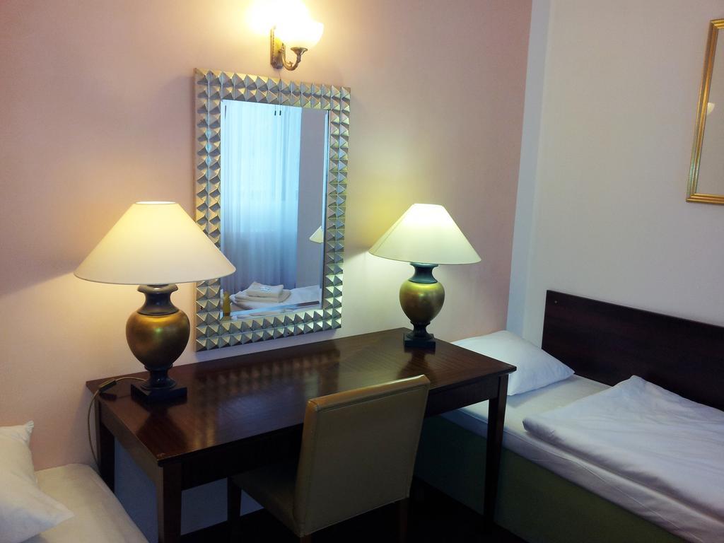 Hotel & Hostel Florian براغ الغرفة الصورة