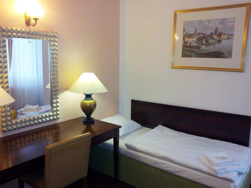 Hotel & Hostel Florian براغ الغرفة الصورة