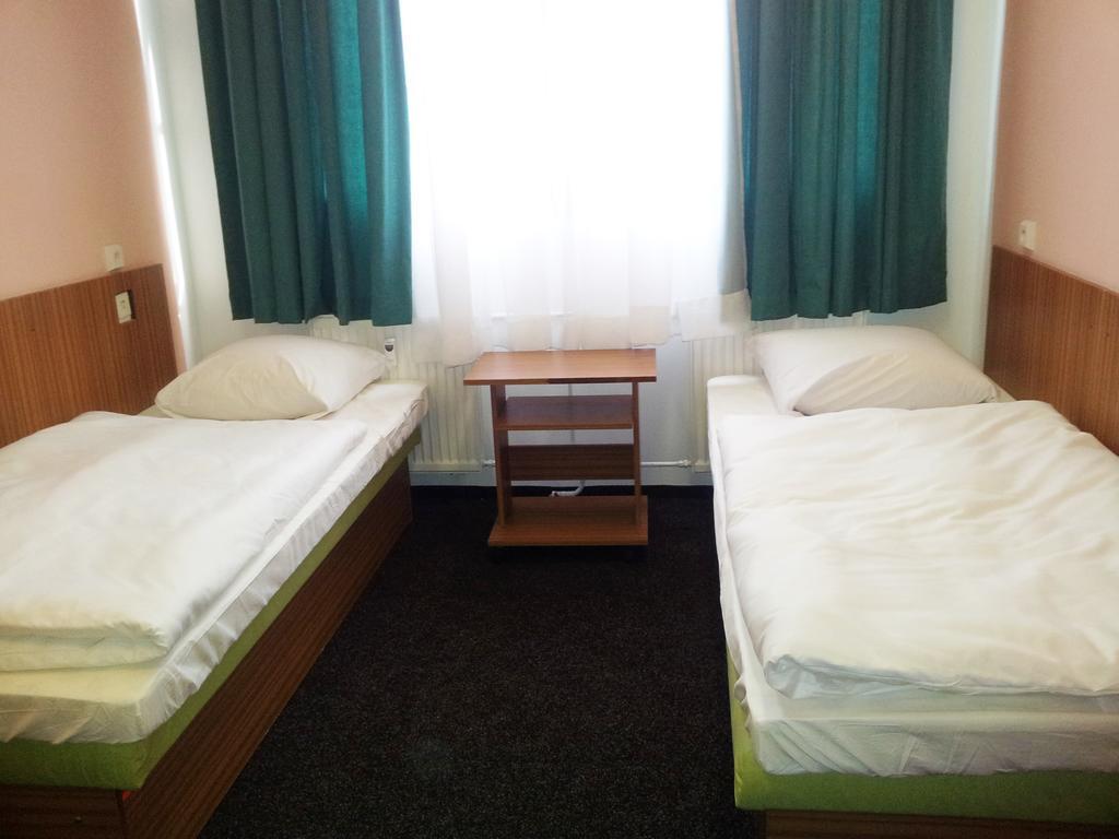 Hotel & Hostel Florian براغ الغرفة الصورة