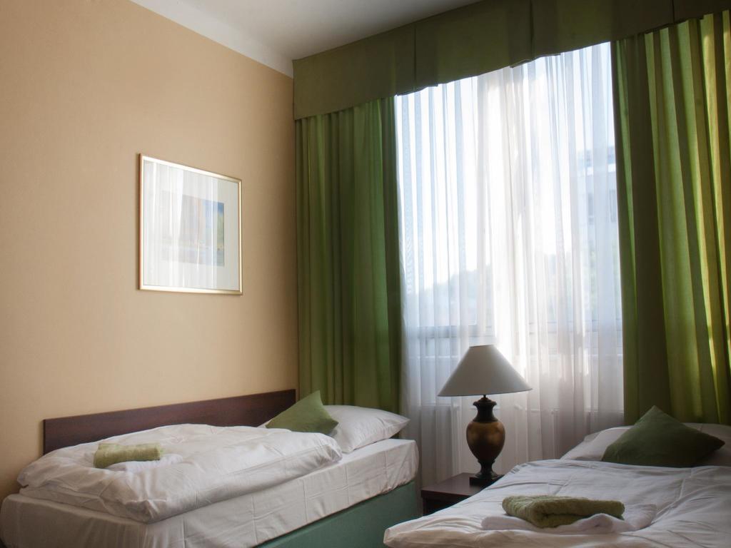 Hotel & Hostel Florian براغ المظهر الخارجي الصورة