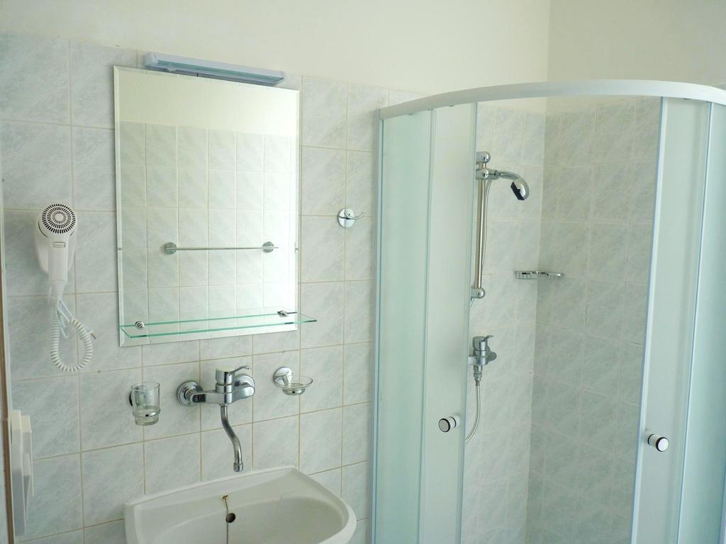 Hotel & Hostel Florian براغ المظهر الخارجي الصورة